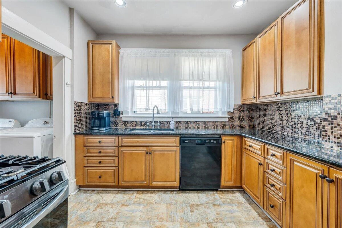2040 Berkley AVE SW - Photo 20