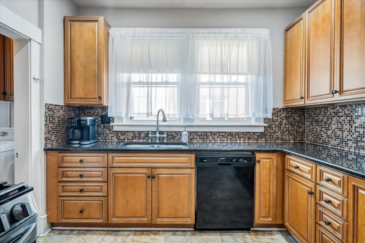 2040 Berkley AVE SW - Photo 21