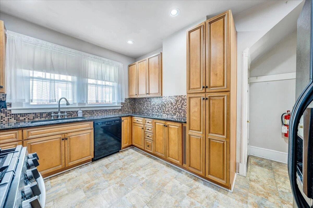 2040 Berkley AVE SW - Photo 22