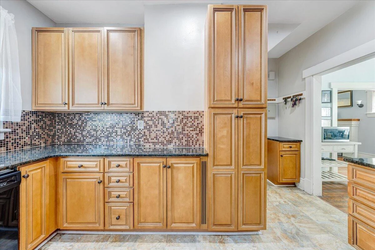 2040 Berkley AVE SW - Photo 23