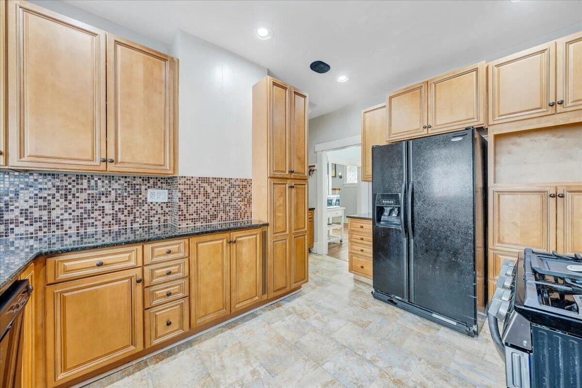 2040 Berkley AVE SW - Photo 24