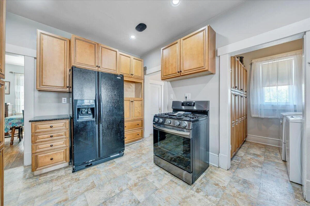 2040 Berkley AVE SW - Photo 26
