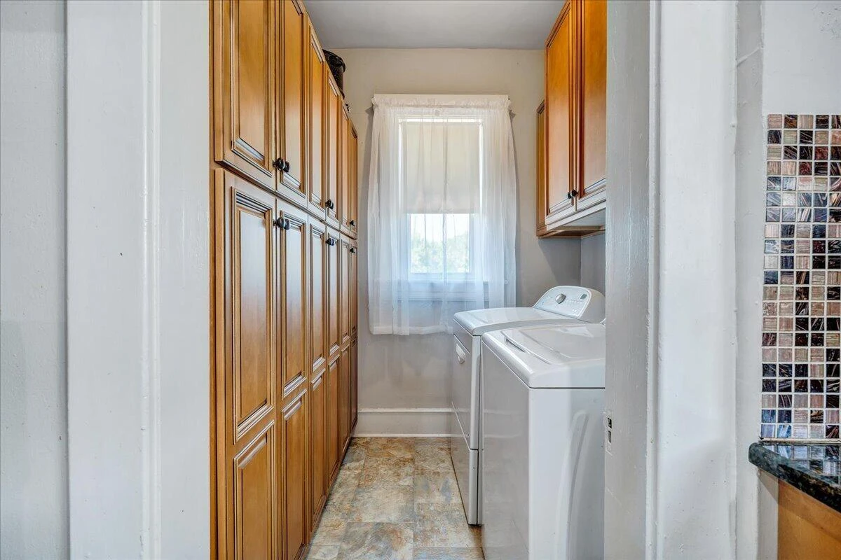 2040 Berkley AVE SW - Photo 27
