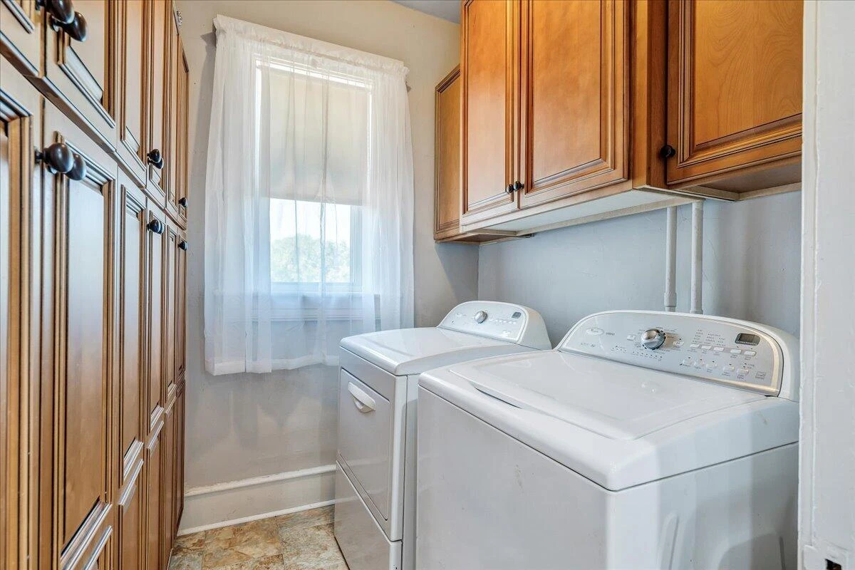 2040 Berkley AVE SW - Photo 28