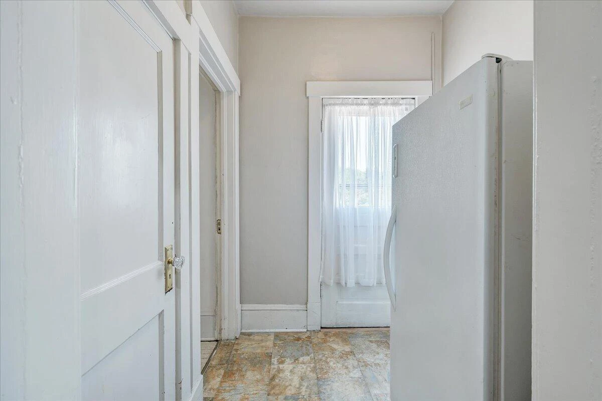 2040 Berkley AVE SW - Photo 29