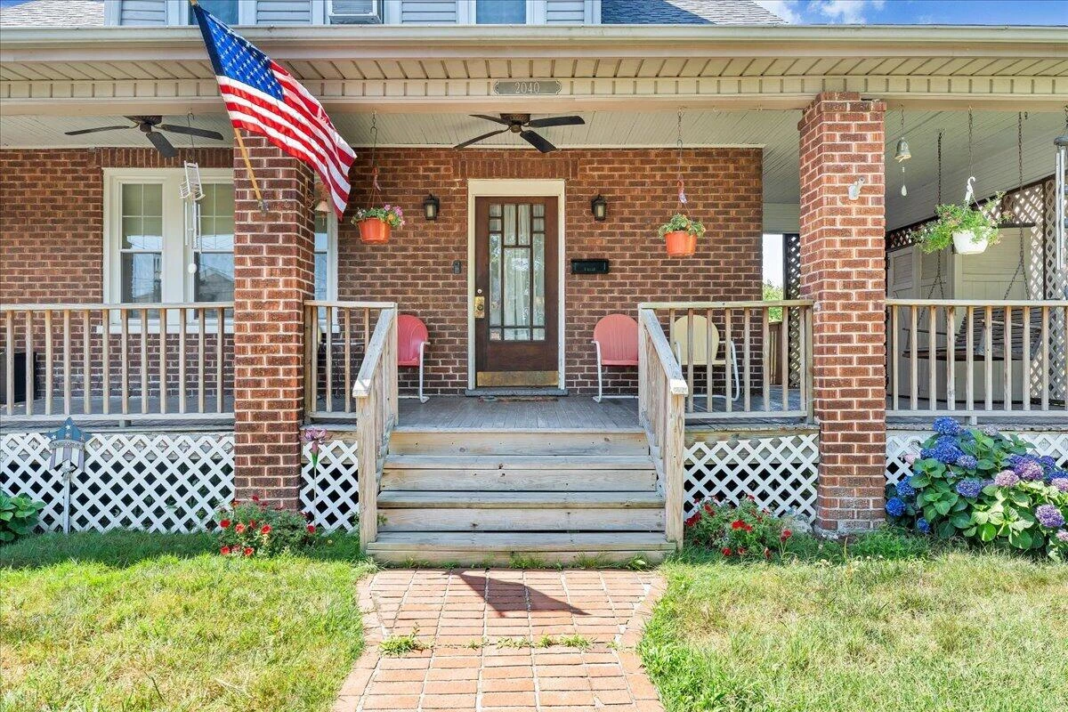 2040 Berkley AVE SW - Photo 3