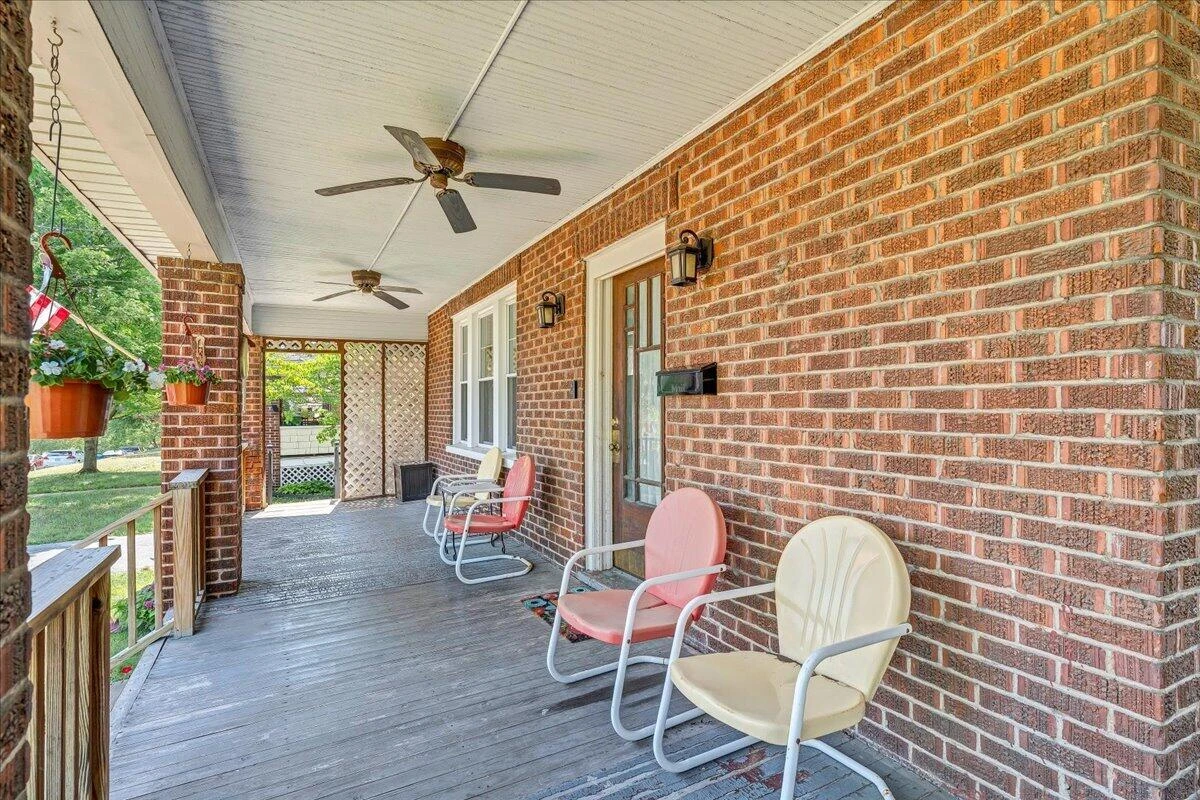 2040 Berkley AVE SW - Photo 7