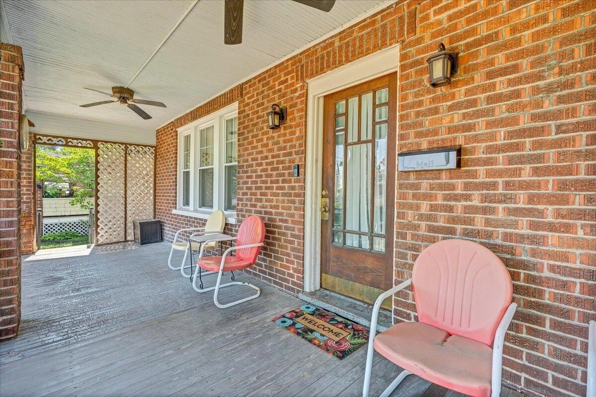 2040 Berkley AVE SW - Photo 8