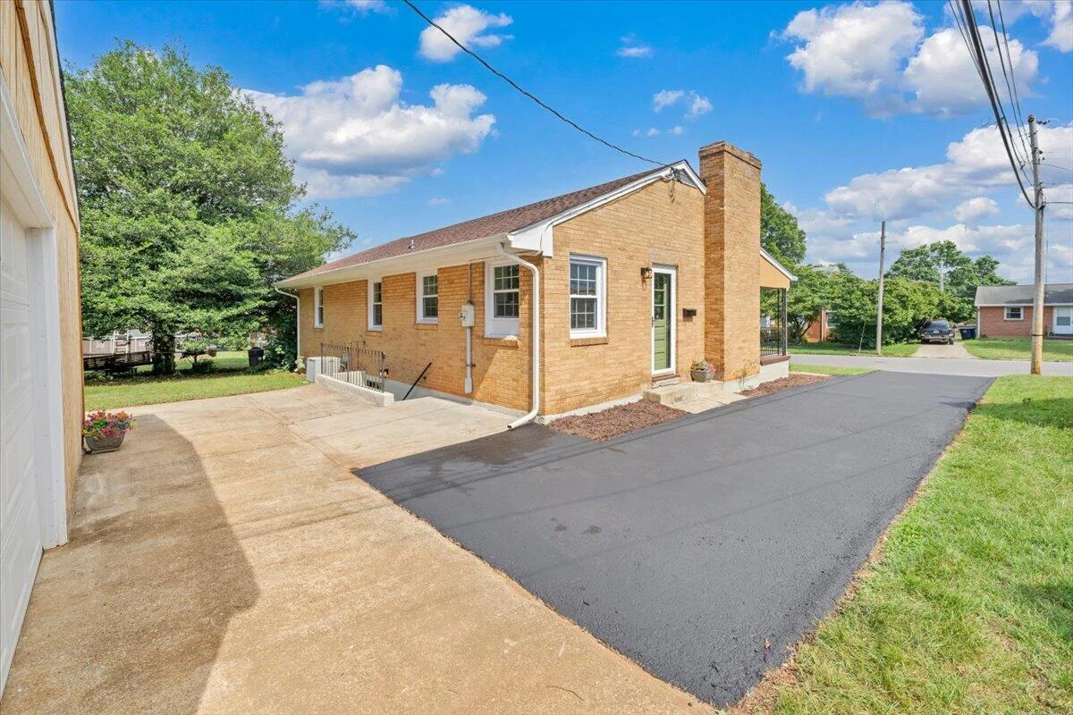 3308 Frontier RD NW - Photo 32