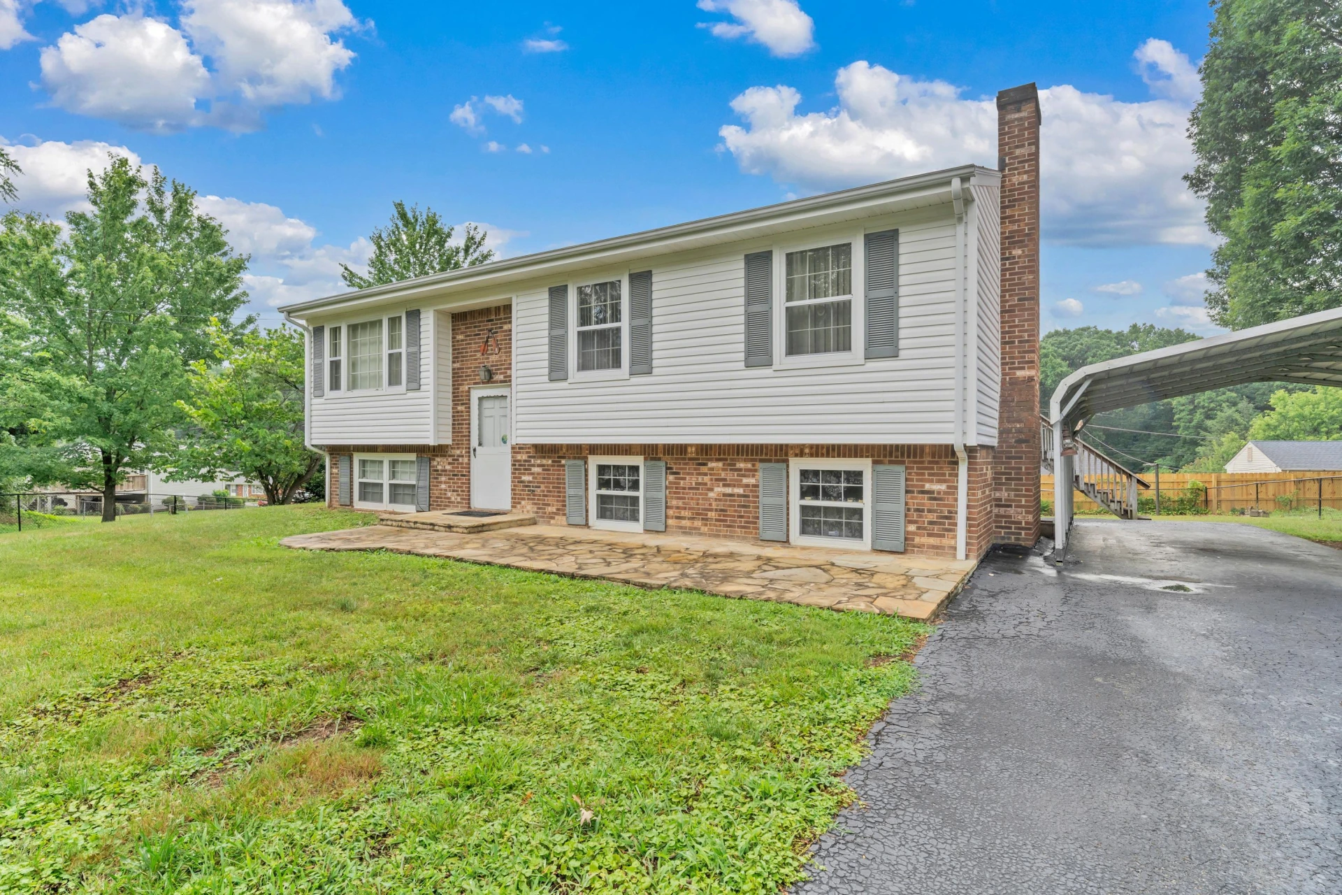 838 Pinewood DR NW - Photo 2
