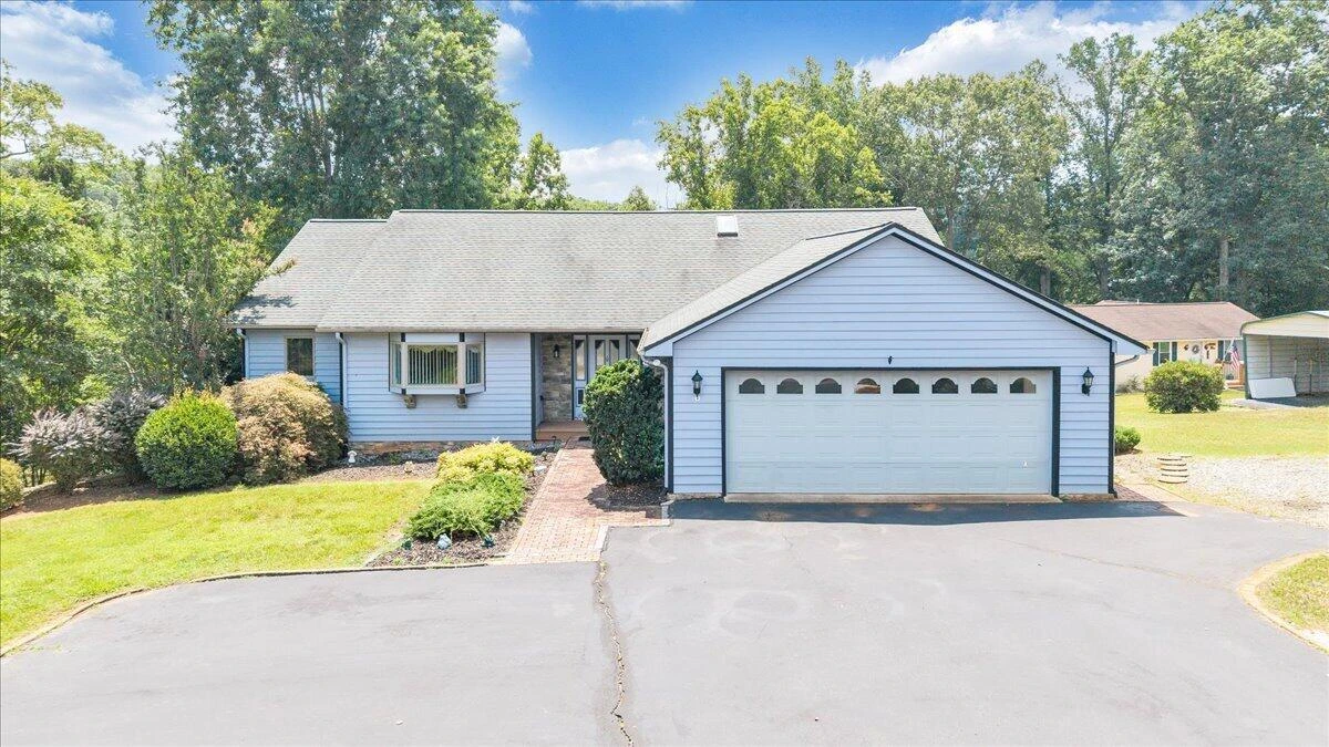 110 Club House DR