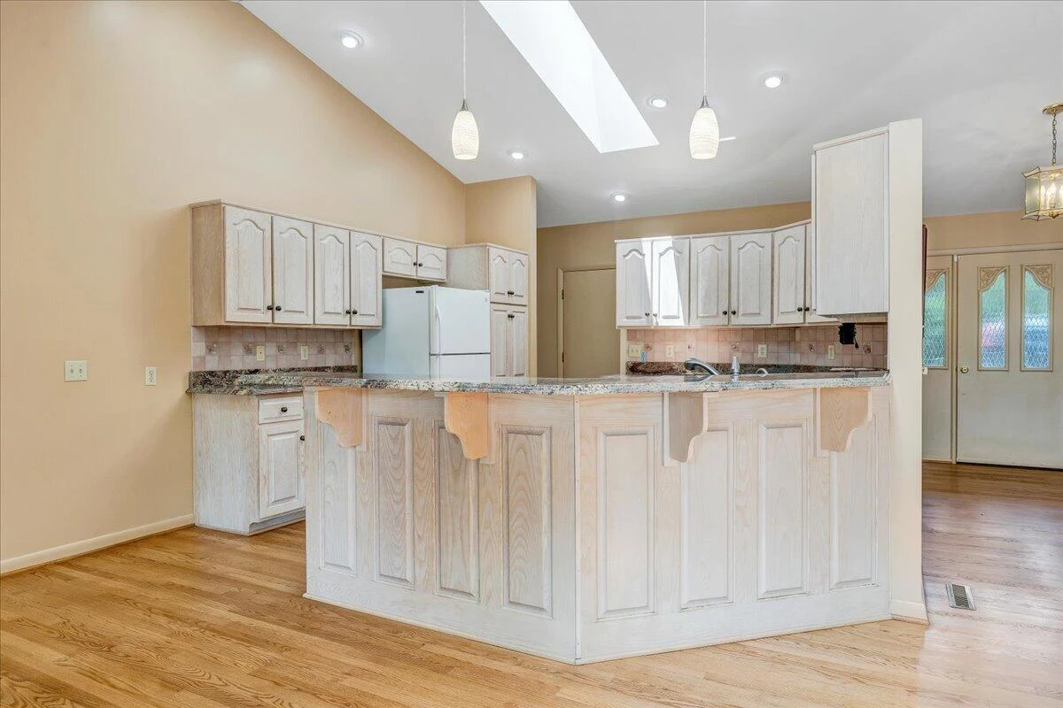 110 Club House DR - Photo 10