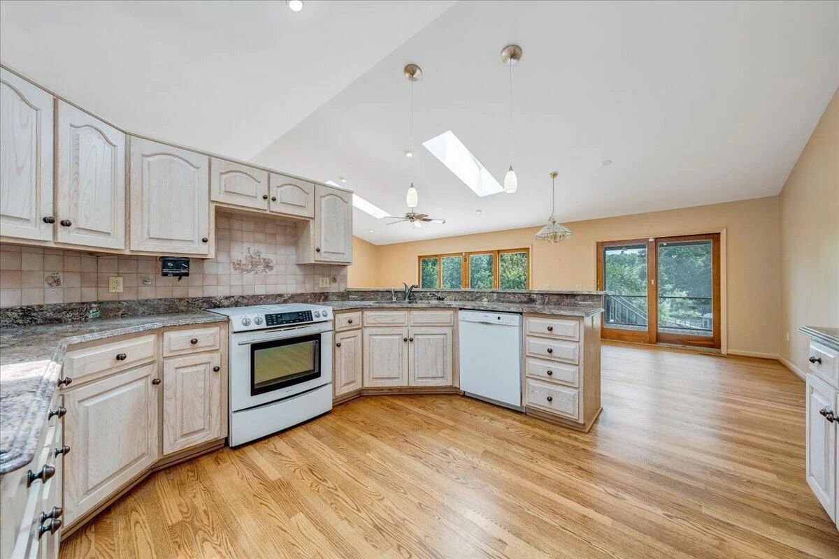 110 Club House DR - Photo 11