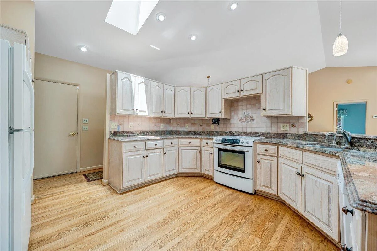 110 Club House DR - Photo 12