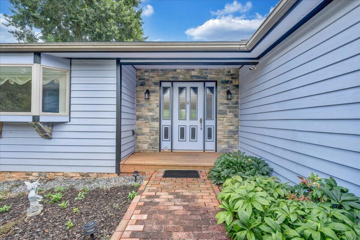 110 Club House DR - Photo 2