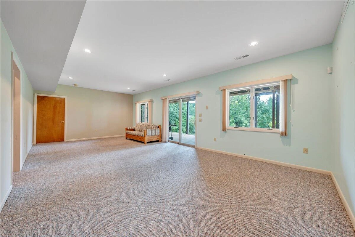 110 Club House DR - Photo 24