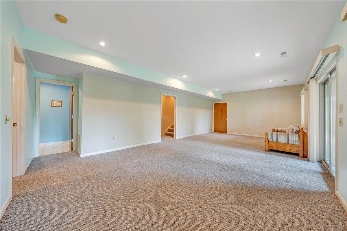 110 Club House DR - Photo 26
