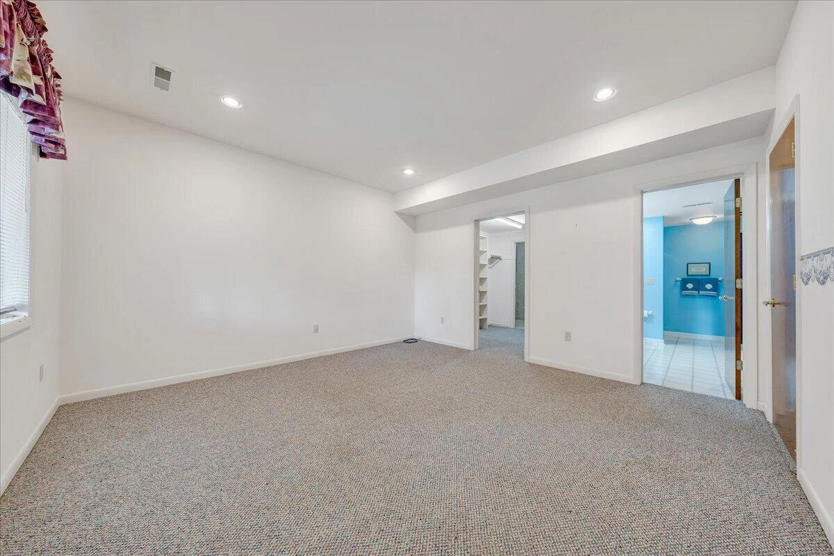 110 Club House DR - Photo 29