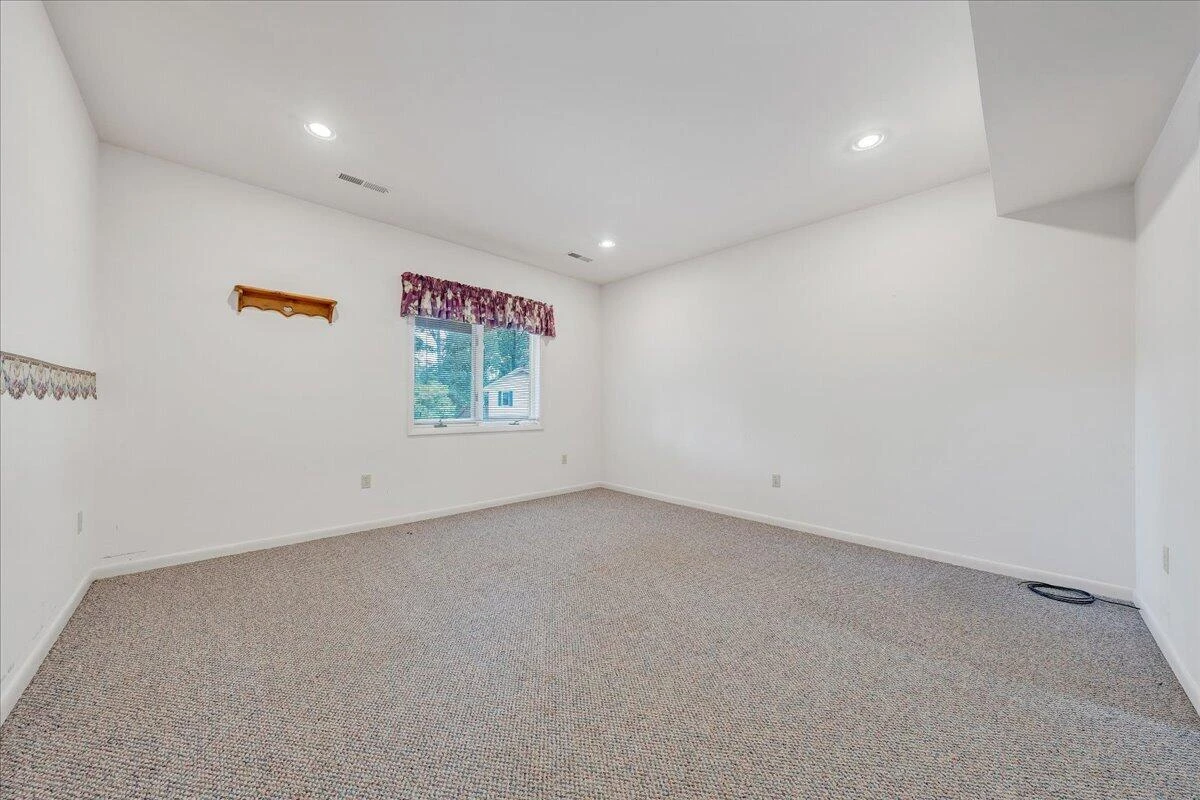 110 Club House DR - Photo 30
