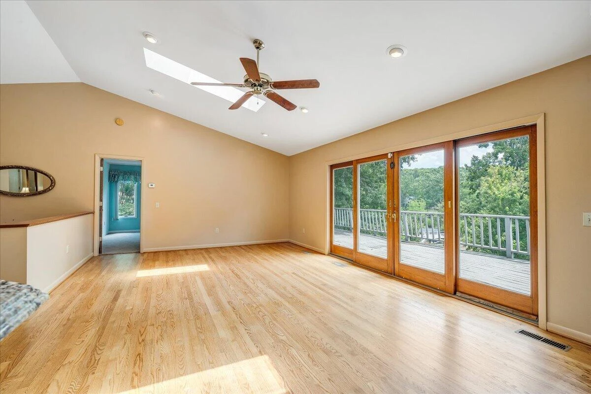 110 Club House DR - Photo 3