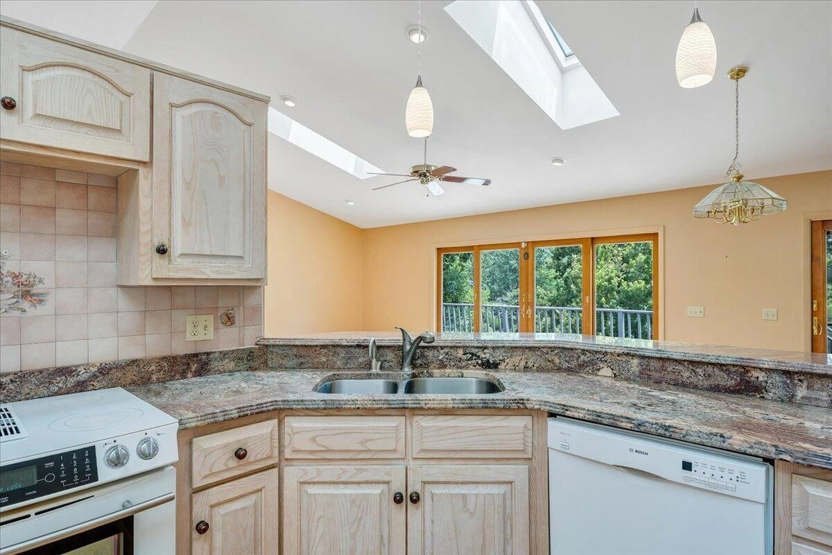 110 Club House DR - Photo 5