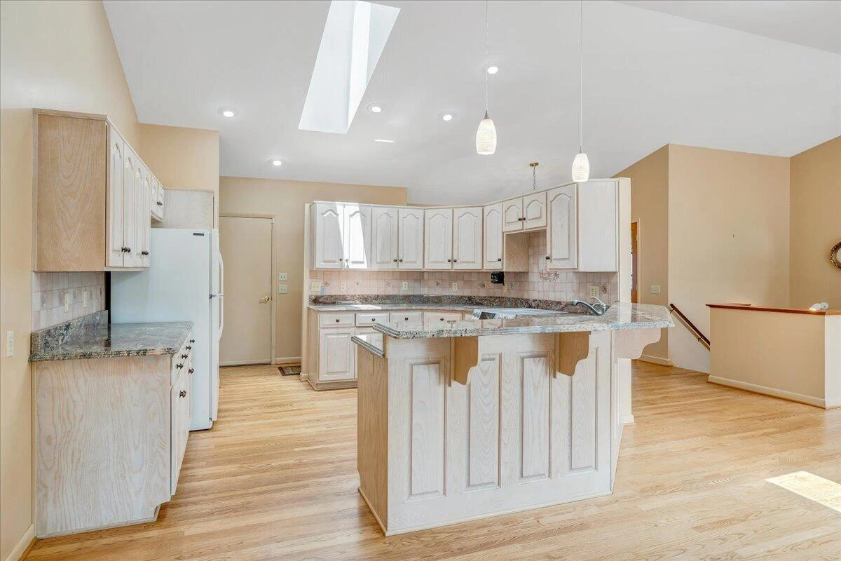 110 Club House DR - Photo 7
