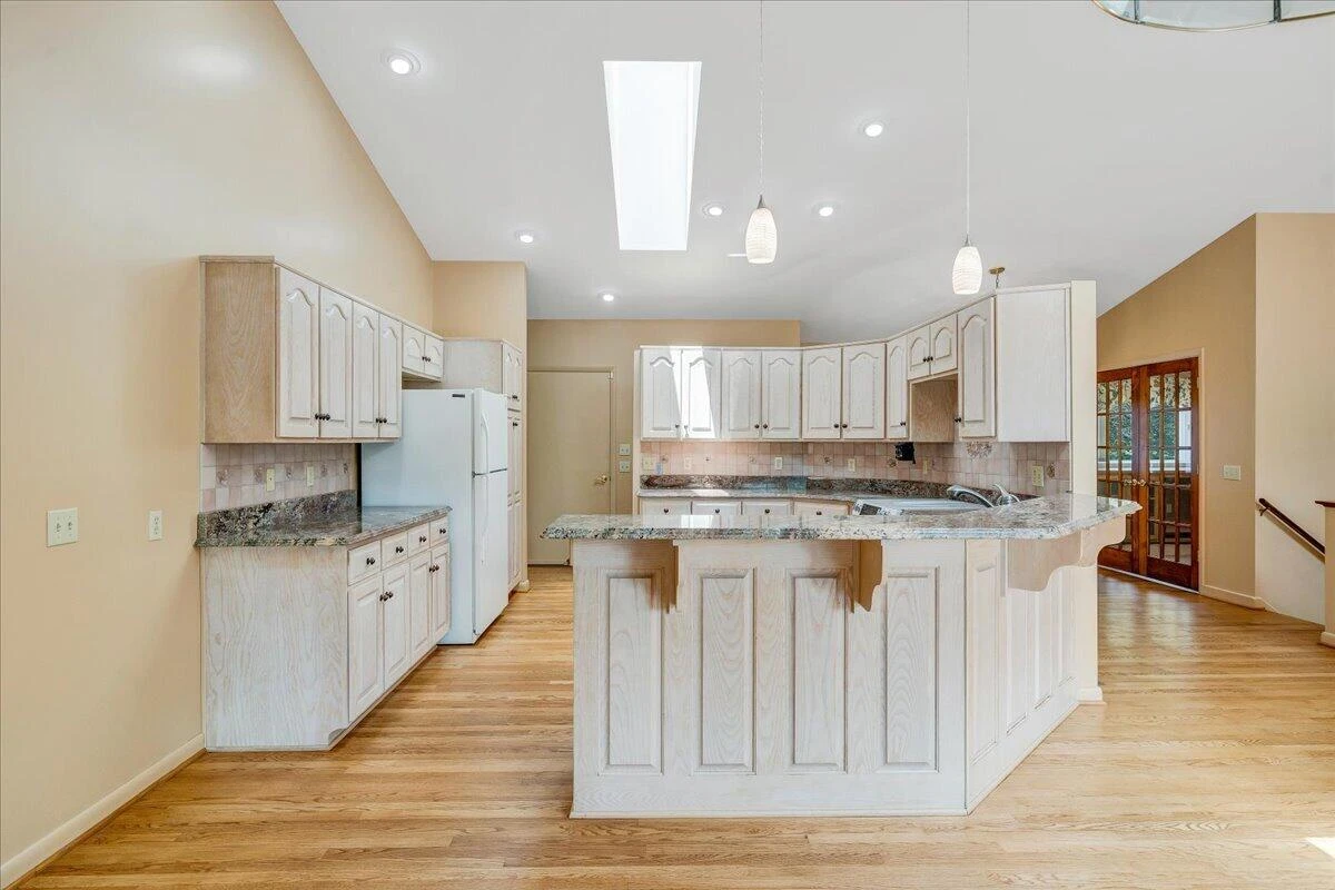 110 Club House DR - Photo 8