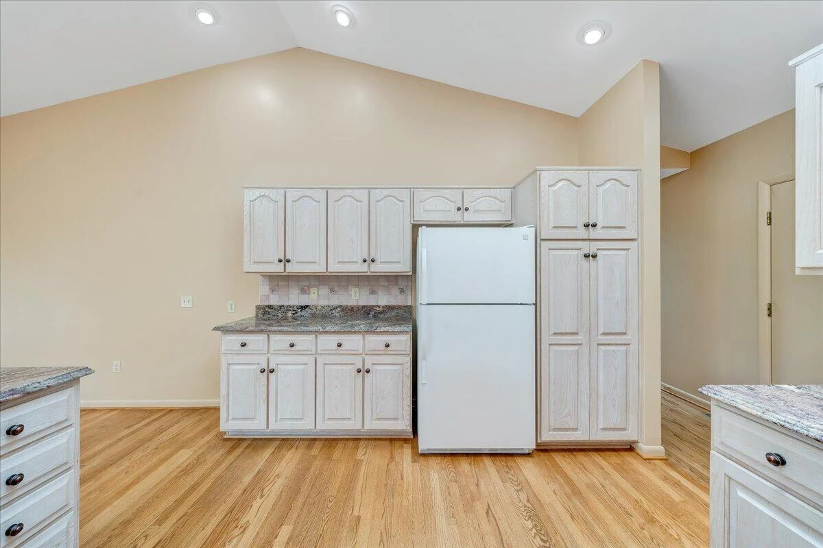 110 Club House DR - Photo 9