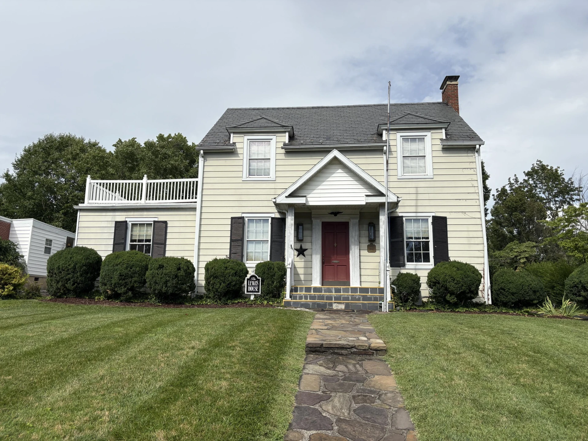 614 Mount Vernon AVE - Photo 2