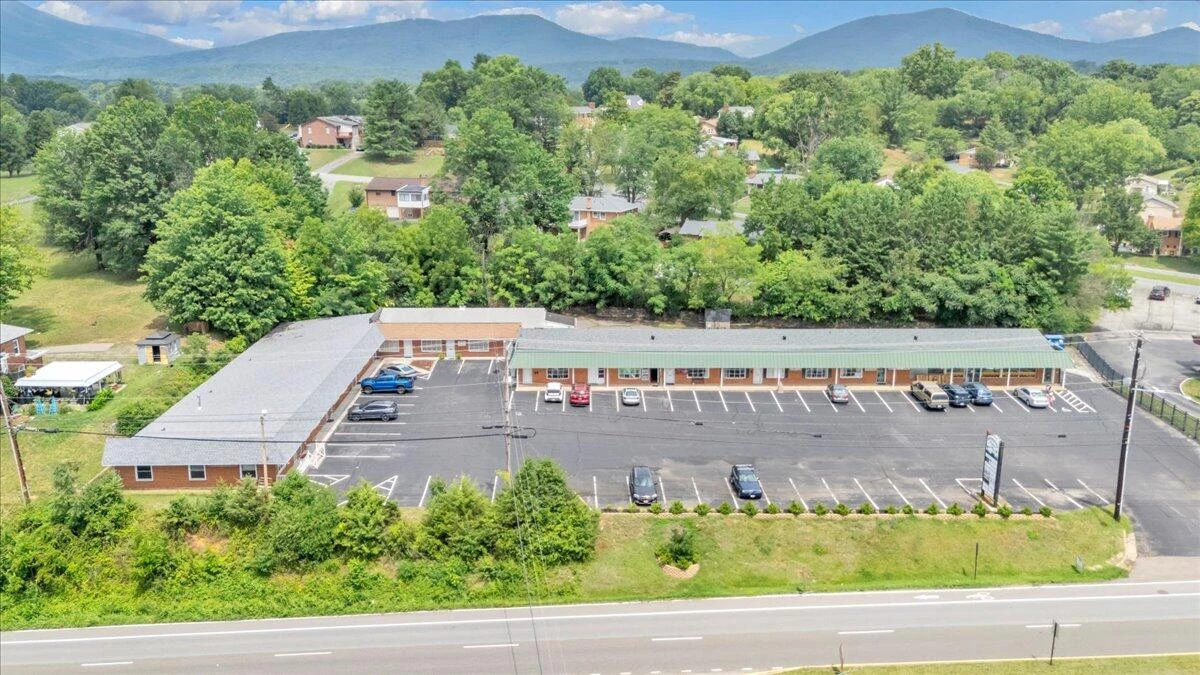 3100 Peters Creek RD - Photo 2