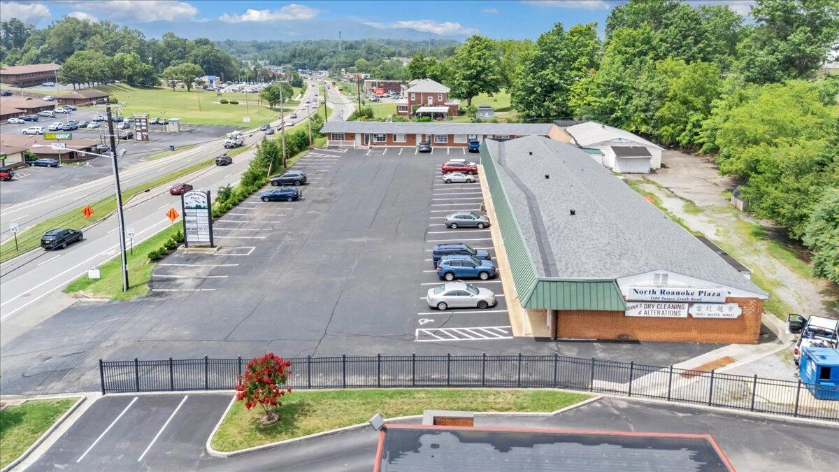 3100 Peters Creek RD - Photo 4