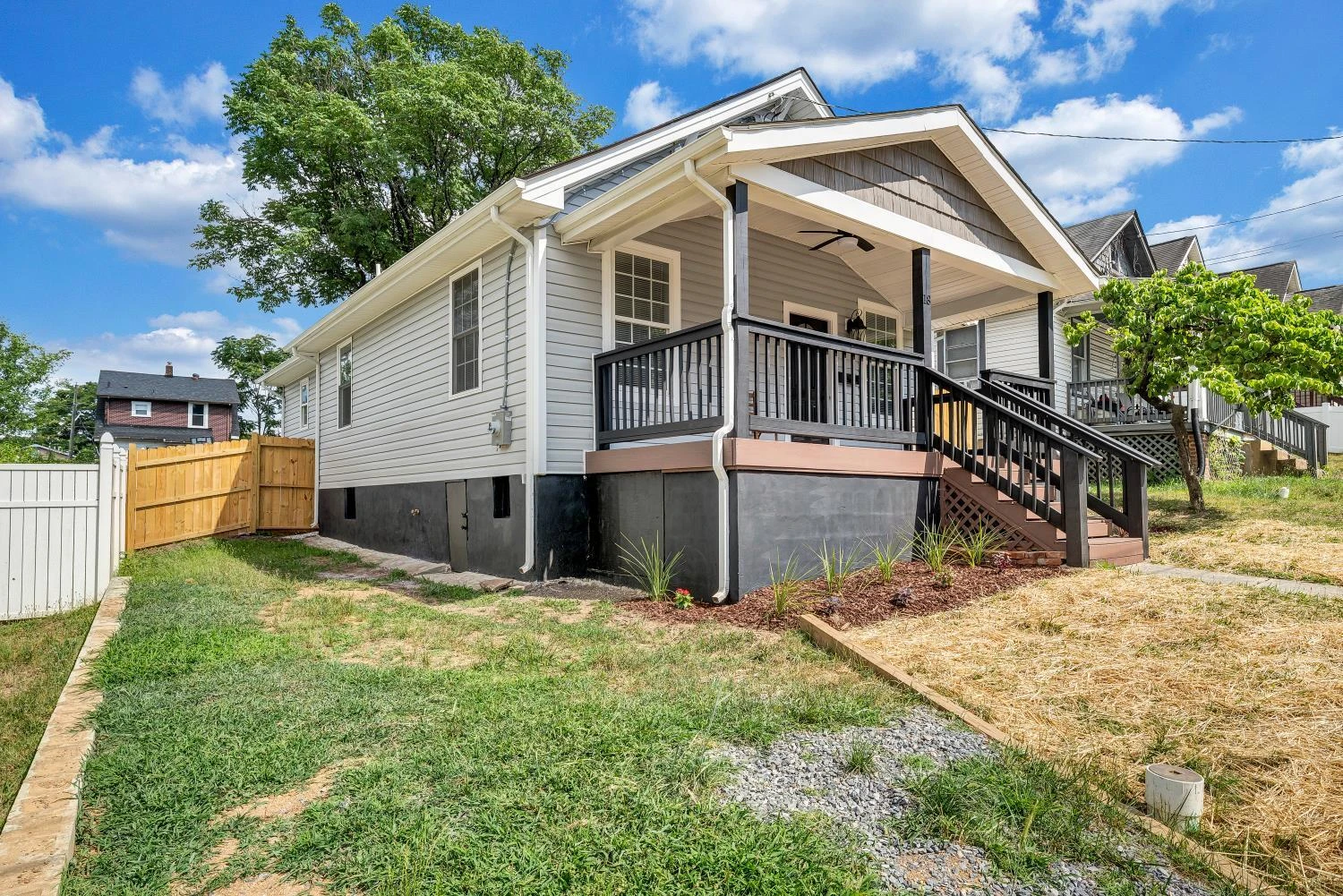 18 13th ST SW - Photo 2