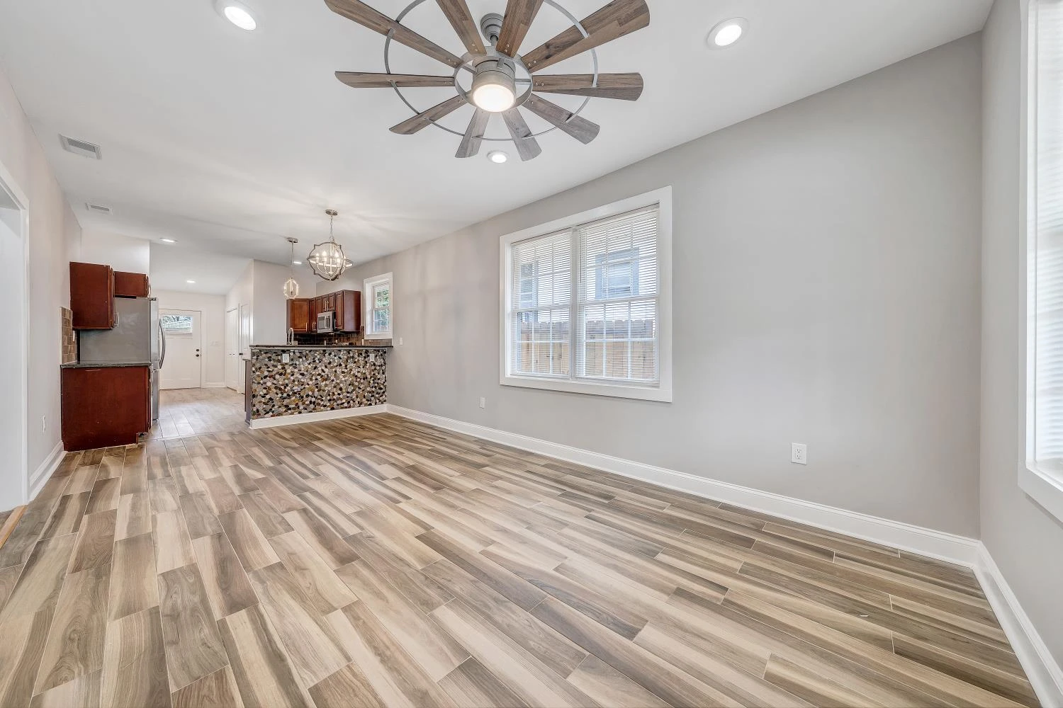 18 13th ST SW - Photo 3