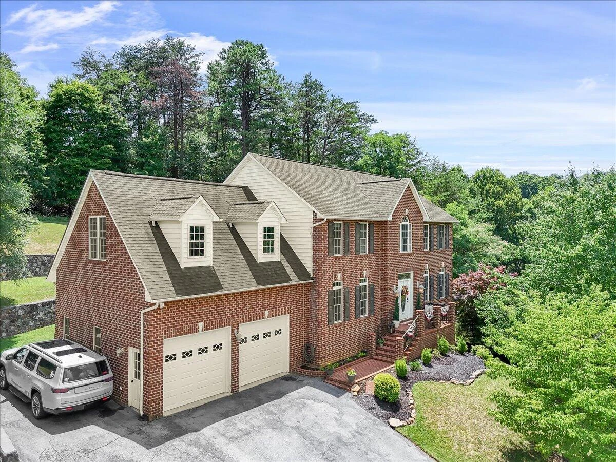 5306 Dresden CIR