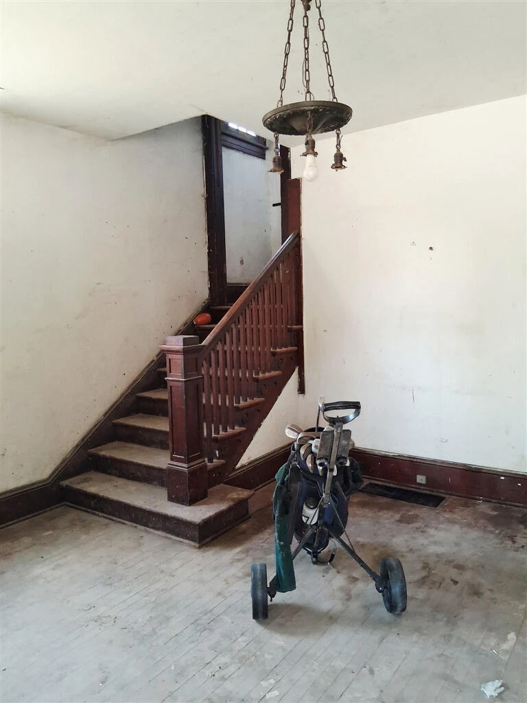 107 18Th ST SE - Photo 2