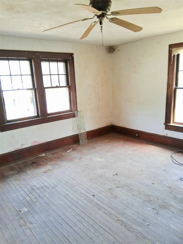 107 18Th ST SE - Photo 3