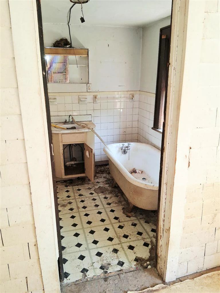 107 18Th ST SE - Photo 5