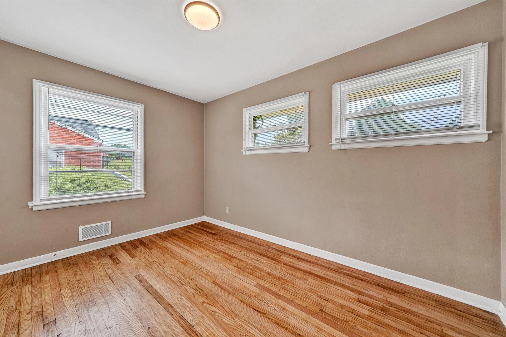 4604 Pawling ST NW - Photo 13