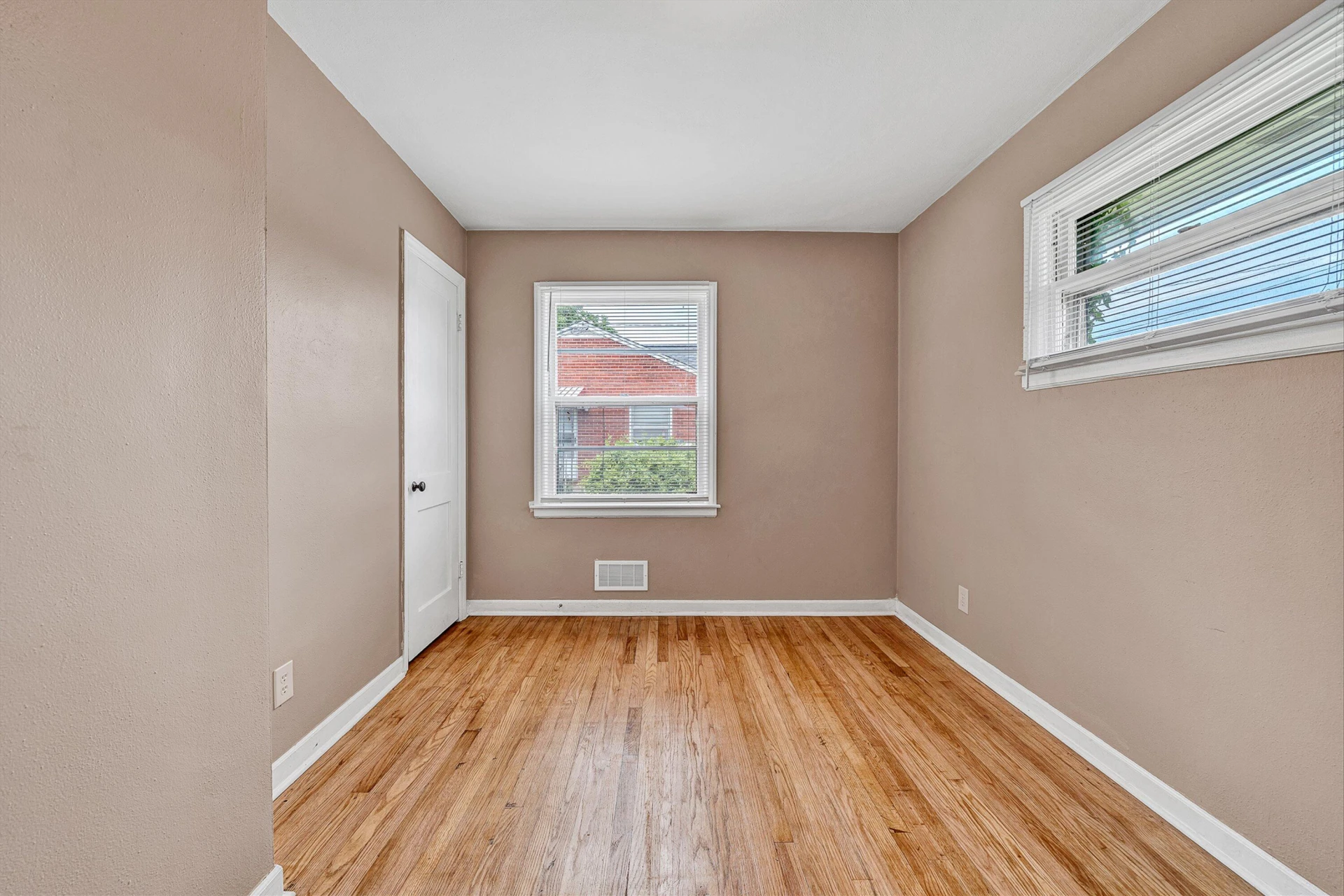 4604 Pawling ST NW - Photo 14
