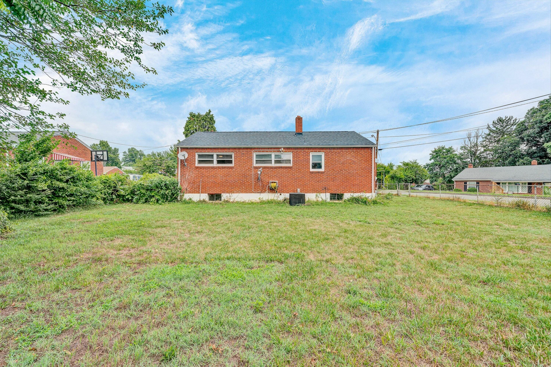 4604 Pawling ST NW - Photo 26