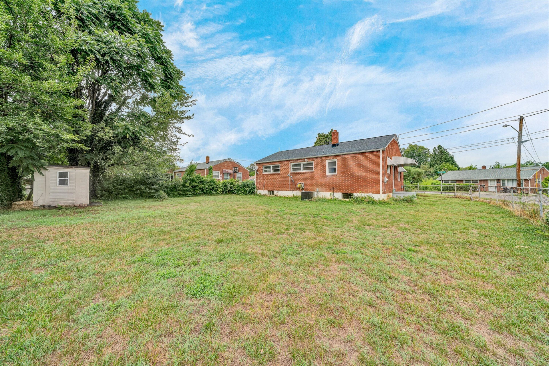 4604 Pawling ST NW - Photo 27