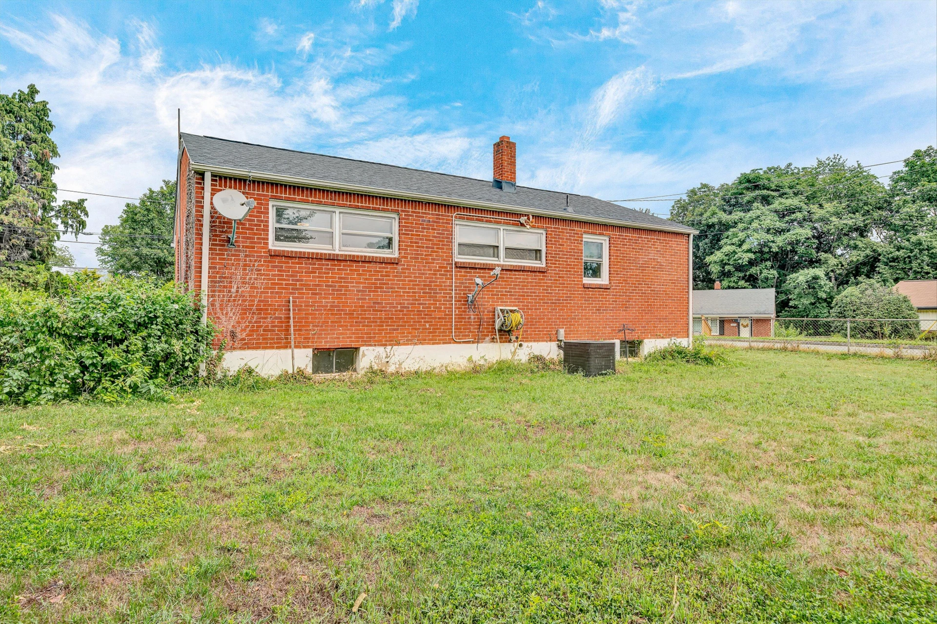 4604 Pawling ST NW - Photo 28