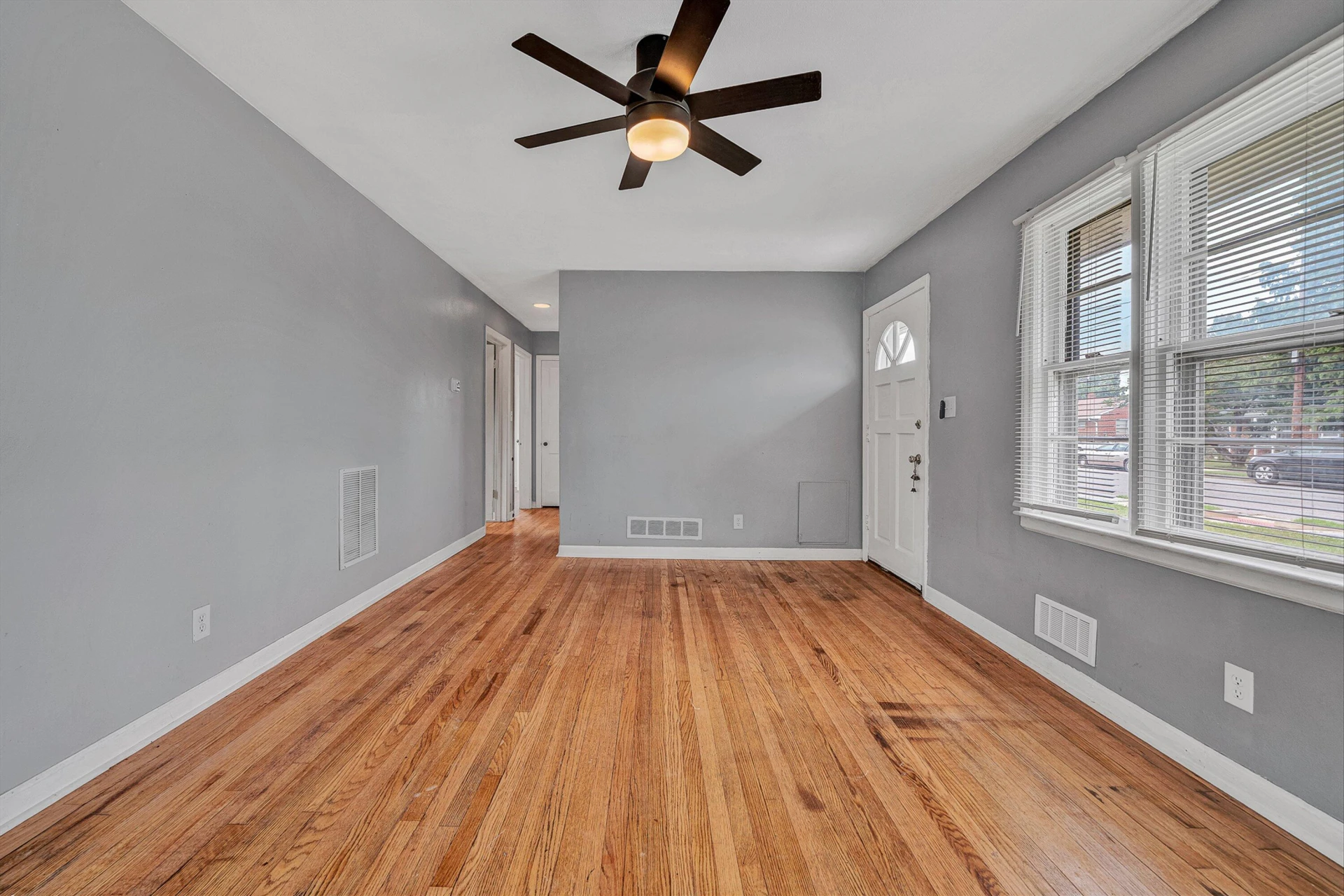 4604 Pawling ST NW - Photo 5