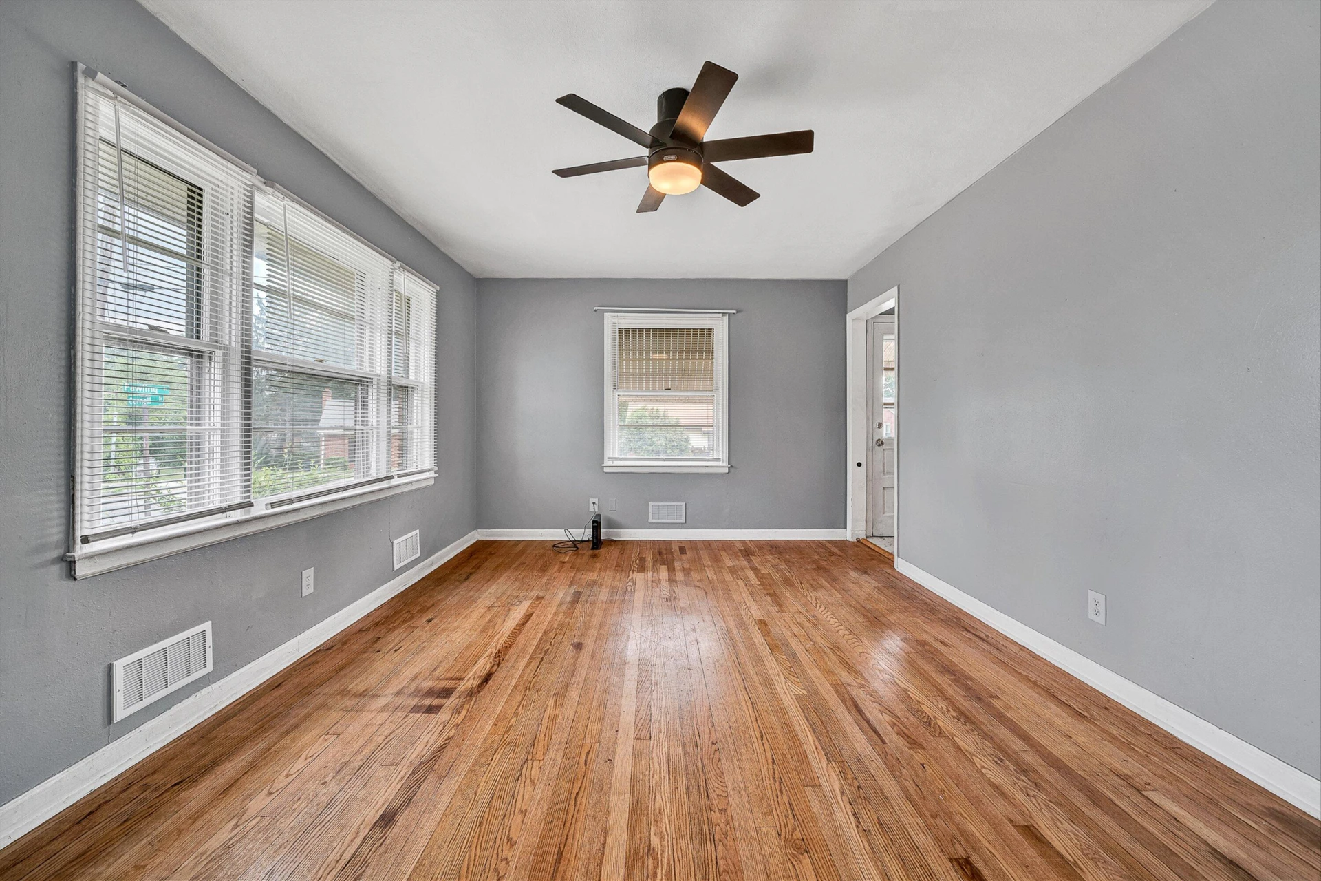4604 Pawling ST NW - Photo 6