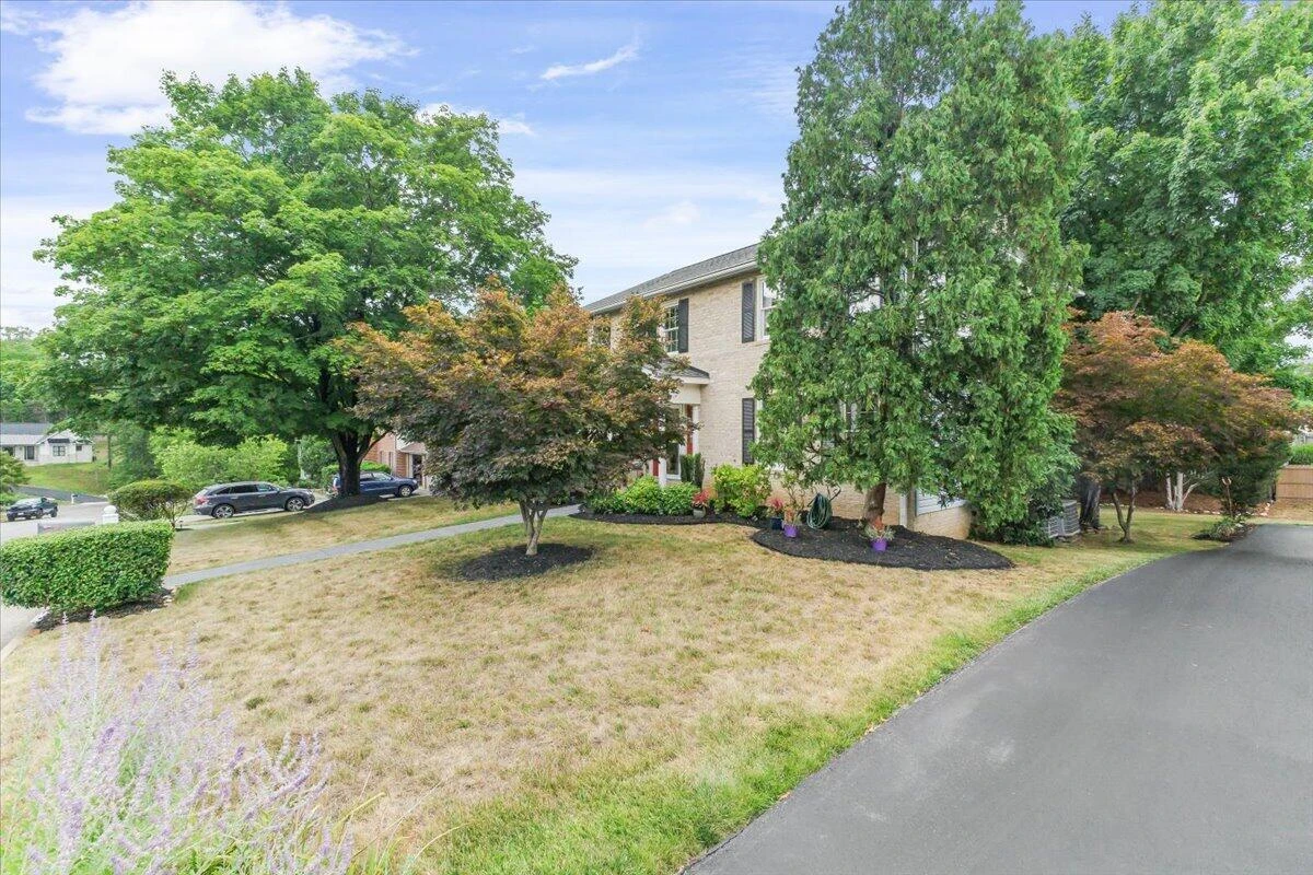 1719 Kingsmill DR - Photo 3