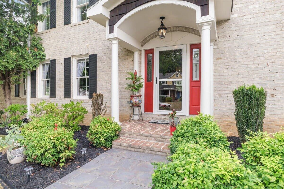 1719 Kingsmill DR - Photo 4