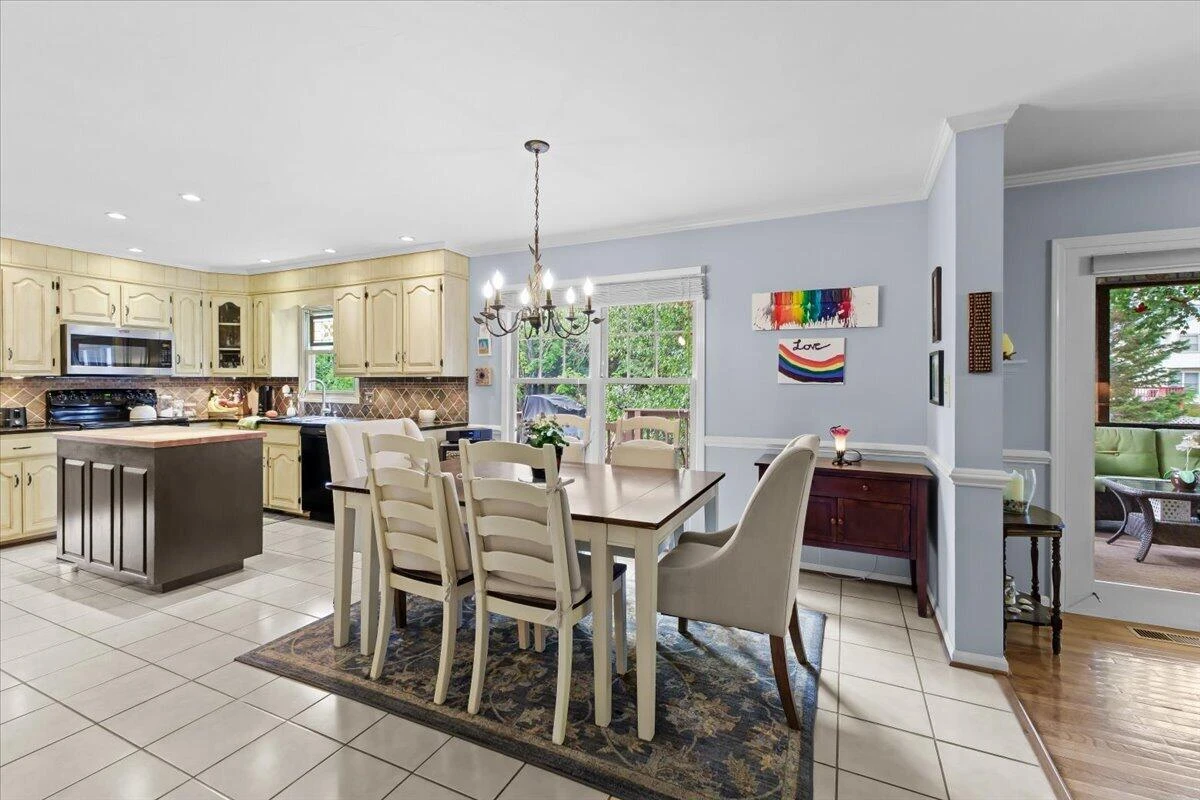 1719 Kingsmill DR - Photo 10