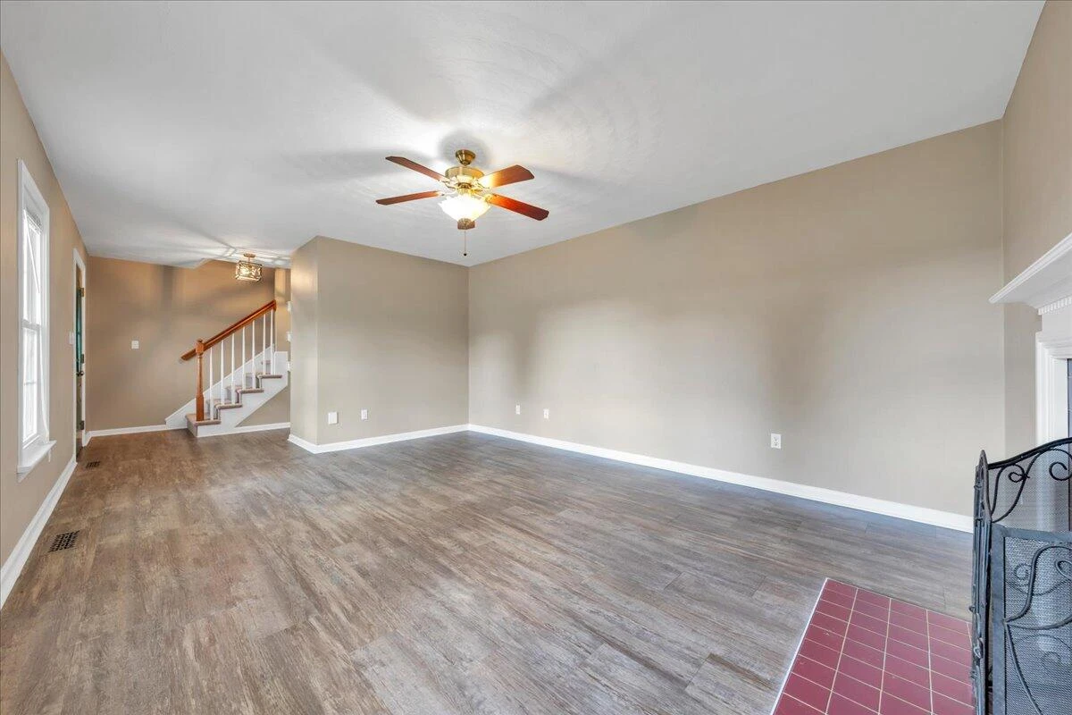 820 Harmon CIR - Photo 10
