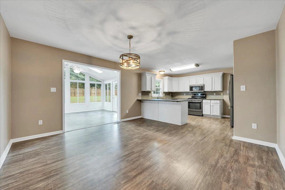 820 Harmon CIR - Photo 11