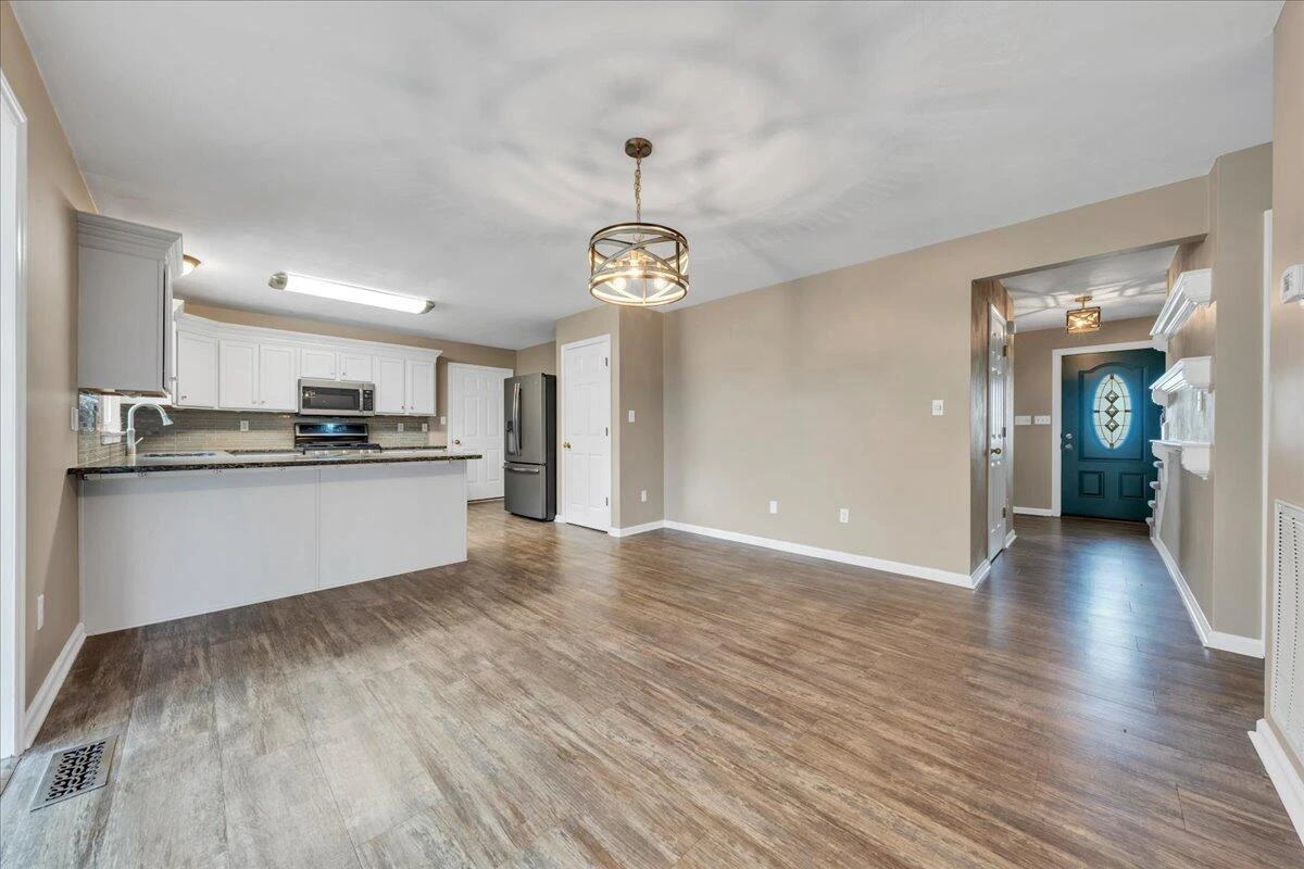 820 Harmon CIR - Photo 12